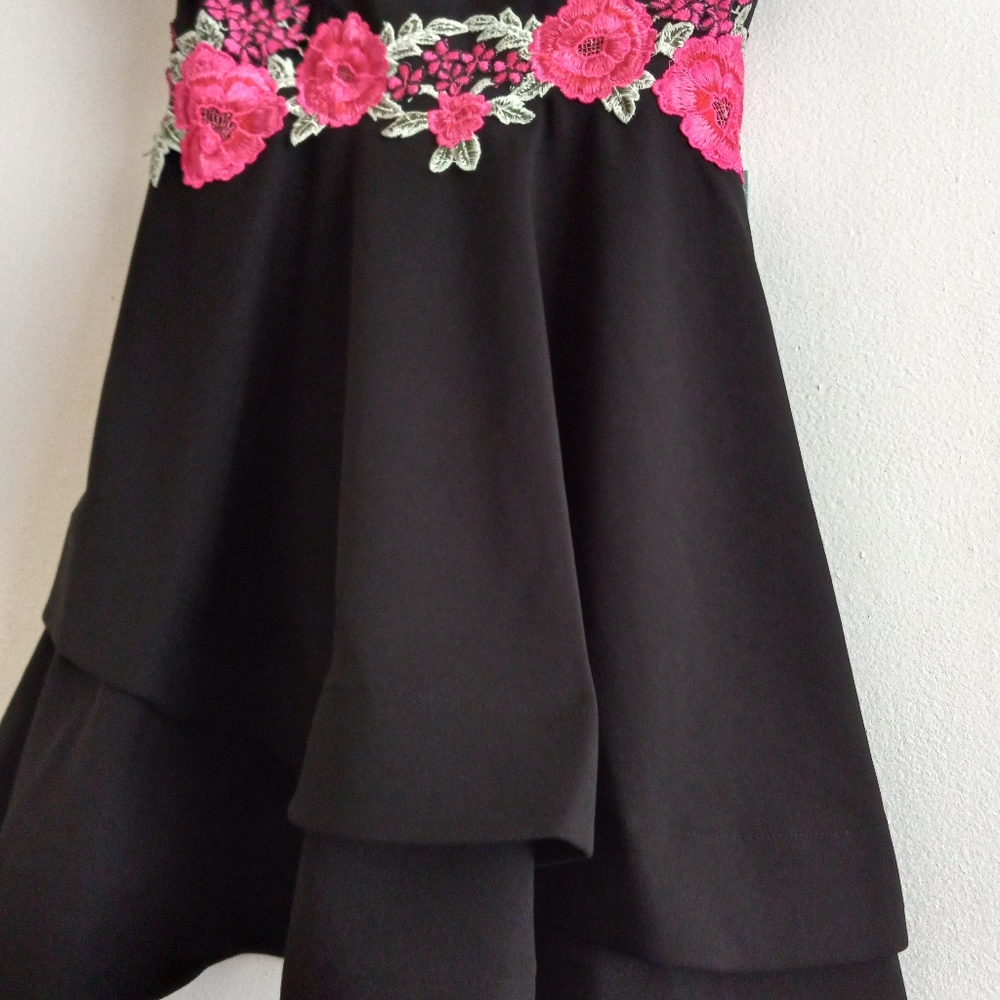 B. Smart-Juniors Strapless Floral Applique Fit - Picture 5 of 6